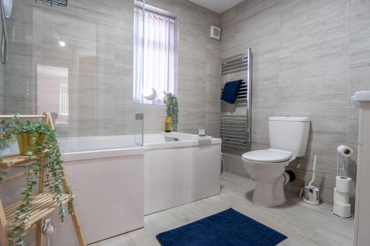 Heartland House, 7 Spacious Bedrooms Sleeps 4 Plus, Near Nec, Jlr,Bhx Birmingham Exterior foto